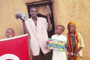 Afrika Kamerunun yoksul köylerindeki ailelere kurban eti dağıtımında bulunduk Ekim 2022