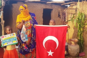 Afrika Kamerunun yoksul köylerindeki ailelere kurban eti dağıtımında bulunduk Ekim 2022