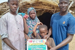 Afrika Kamerun köylerinde Adak kurbanı keserek yetim ve yoksul aileleri evlerinde ziyaret ederek dağıttik Ekim 2022