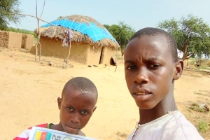 Afrika Kamerun köylerinde Adak kurbanı keserek yetim ve yoksul aileleri evlerinde ziyaret ederek dağıttik Ekim 2022