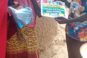Afrika Kamerun köylerinde Adak kurbanı keserek yetim ve yoksul aileleri evlerinde ziyaret ederek dağıttik Ekim 2022