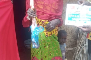 Afrika Kamerun köylerinde Adak kurbanı keserek yetim ve yoksul aileleri evlerinde ziyaret ederek dağıttik Ekim 2022