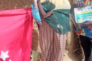 Afrika Kamerun köylerinde Adak kurbanı keserek yetim ve yoksul aileleri evlerinde ziyaret ederek dağıttik Ekim 2022