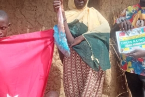 Afrika Kamerun köylerinde Adak kurbanı keserek yetim ve yoksul aileleri evlerinde ziyaret ederek dağıttik Ekim 2022