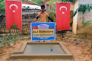 Ali özbudak su kuyusu Bangladeş Arakan kampları kuyu havuzu ve taşının yapilmasi Ekim 2022
