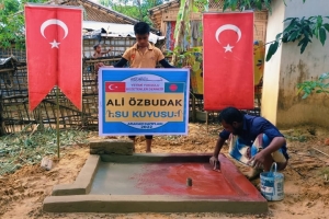 Ali özbudak su kuyusu Bangladeş Arakan kampları kuyu havuzu ve taşının yapilmasi Ekim 2022