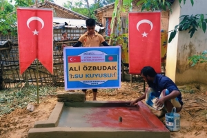 Ali özbudak su kuyusu Bangladeş Arakan kampları kuyu havuzu ve taşının yapilmasi Ekim 2022