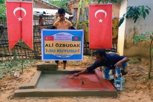 Ali özbudak su kuyusu Bangladeş Arakan kampları kuyu havuzu ve taşının yapilmasi Ekim 2022