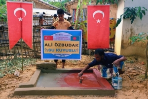 Ali özbudak su kuyusu Bangladeş Arakan kampları kuyu havuzu ve taşının yapilmasi Ekim 2022
