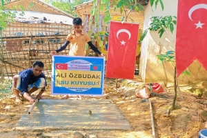Ali özbudak su kuyusu Bangladeş Arakan kampları kuyu havuzu ve taşının yapilmasi Ekim 2022