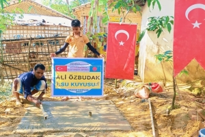 Ali özbudak su kuyusu Bangladeş Arakan kampları kuyu havuzu ve taşının yapilmasi Ekim 2022
