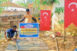 Ali özbudak su kuyusu Bangladeş Arakan kampları kuyu havuzu ve taşının yapilmasi Ekim 2022