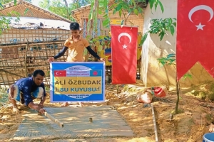 Ali özbudak su kuyusu Bangladeş Arakan kampları kuyu havuzu ve taşının yapilmasi Ekim 2022