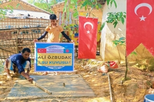Ali özbudak su kuyusu Bangladeş Arakan kampları kuyu havuzu ve taşının yapilmasi Ekim 2022