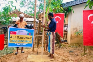 ALİ özbudak su kuyusu Bangladeş Arakan kampları su kuyusu sondaj çalışmaları ve suyun bulunması Ekim 2022