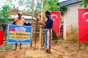 ALİ özbudak su kuyusu Bangladeş Arakan kampları su kuyusu sondaj çalışmaları ve suyun bulunması Ekim 2022