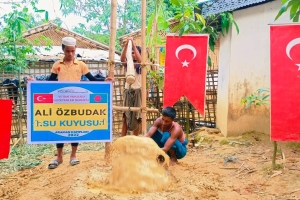 ALİ özbudak su kuyusu Bangladeş Arakan kampları su kuyusu sondaj çalışmaları ve suyun bulunması Ekim 2022