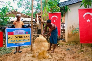 ALİ özbudak su kuyusu Bangladeş Arakan kampları su kuyusu sondaj çalışmaları ve suyun bulunması Ekim 2022