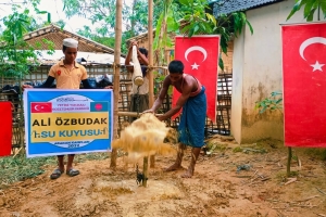 ALİ özbudak su kuyusu Bangladeş Arakan kampları su kuyusu sondaj çalışmaları ve suyun bulunması Ekim 2022