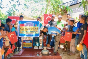 Bangladeş Arakan kamplarında Ali Õzbudak Camii bahçesi Su kuyusu açılışıni yaptık 
