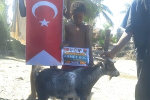 Afrika Madagaskar köylerinde hayırseverimiz adına şifa kurbanı kesilip yetim ve yoksul ailelere dağıtıldı Ekim 2022