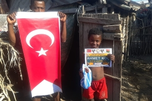 Afrika Madagaskar köylerinde hayırseverimiz adına şifa kurbanı kesilip yetim ve yoksul ailelere dağıtıldı Ekim 2022