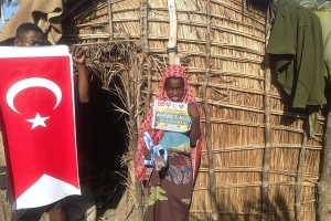 Afrika Madagaskar köylerinde hayırseverimiz adına şifa kurbanı kesilip yetim ve yoksul ailelere dağıtıldı Ekim 2022