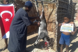 Afrika Madagaskar köylerinde hayırseverimiz adına şifa kurbanı kesilip yetim ve yoksul ailelere dağıtıldı Ekim 2022