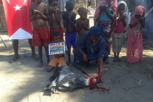 Afrika Madagaskar köylerinde hayırseverimiz adına şifa kurbanı kesilip yetim ve yoksul ailelere dağıtıldı Ekim 2022