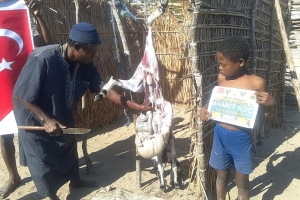 Afrika Madagaskar köylerinde hayırseverimiz adına şifa kurbanı kesilip yetim ve yoksul ailelere dağıtıldı Ekim 2022