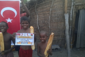 Madagaskar yetim yoksul köylerinde ekmek Dağıtımlarımız devam ediyor. Afrika Madagaskar Ekim 2022 Yetimi yoksulu gözetenler Derneği 