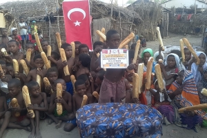 Madagaskar yetim yoksul köylerinde ekmek Dağıtımlarımız devam ediyor. Afrika Madagaskar Ekim 2022 Yetimi yoksulu gözetenler Derneği 