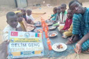 Afrika kamerun'da mevlit kandili dolayısıyla yemek ve ekmek ikramında bulunduk 07 Ekim 2022