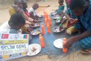 Afrika kamerun'da mevlit kandili dolayısıyla yemek ve ekmek ikramında bulunduk 07 Ekim 2022