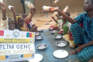 Afrika kamerun'da mevlit kandili dolayısıyla yemek ve ekmek ikramında bulunduk 07 Ekim 2022