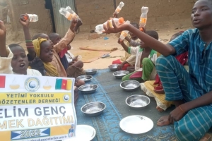 Afrika kamerun'da mevlit kandili dolayısıyla yemek ve ekmek ikramında bulunduk 07 Ekim 2022