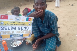 Afrika kamerun'da mevlit kandili dolayısıyla yemek ve ekmek ikramında bulunduk 07 Ekim 2022