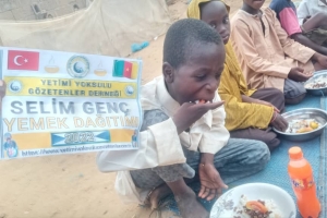 Afrika kamerun'da mevlit kandili dolayısıyla yemek ve ekmek ikramında bulunduk 07 Ekim 2022