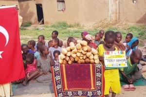 Afrika kamerun'da mevlit kandili dolayısıyla yemek ve ekmek ikramında bulunduk 07 Ekim 2022