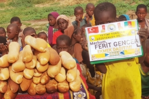 Afrika kamerun'da mevlit kandili dolayısıyla yemek ve ekmek ikramında bulunduk 07 Ekim 2022