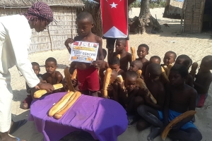 Africa madagaskar'da yetim yoksul çocuklara ekmek dağıtımlarimiz devam ediyor Yetimi yoksulu gözetenler uluslararası insani yardım ve eğitim derneği 