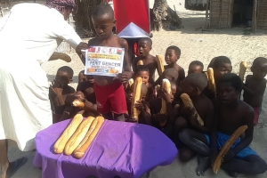 Africa madagaskar'da yetim yoksul çocuklara ekmek dağıtımlarimiz devam ediyor Yetimi yoksulu gözetenler uluslararası insani yardım ve eğitim derneği 