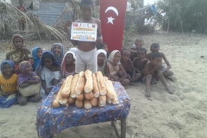 Madagaskardaki ekmek Dağıtımlarımız devam ediyor Yetimi yoksulu gozetenler uluslararası insani yardım ve eğitim derneği 