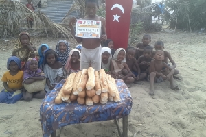Madagaskardaki ekmek Dağıtımlarımız devam ediyor Yetimi yoksulu gozetenler uluslararası insani yardım ve eğitim derneği 