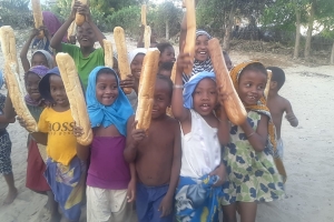 Madagaskardaki ekmek Dağıtımlarımız devam ediyor Yetimi yoksulu gozetenler uluslararası insani yardım ve eğitim derneği 