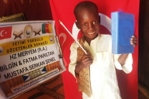 Afrika Kamerun'da Kuranikerim Dağıtımlarımız devam ediyor Yetimi yoksulu gozetenler uluslararası insani yardım ve eğitim derneği 