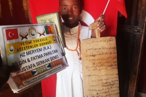 Afrika Kamerun'da Kuranikerim Dağıtımlarımız devam ediyor Yetimi yoksulu gozetenler uluslararası insani yardım ve eğitim derneği 