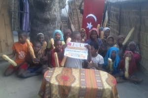 Afrika Madagaskar'da bize iletilen ekmeklerin dağıtımını yaptık 
