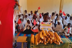 Ekmek dağıtımlarımız Afrika Kamerun'da devam ediyor 