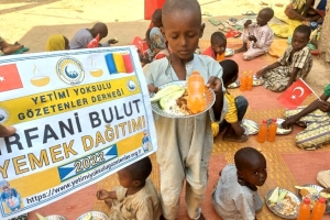 Afrika Çad bölgesinde yetim ve yoksul çocuklara yemek dağıtımında bulunduk Çocukları mutluluklarına vesile olduk 